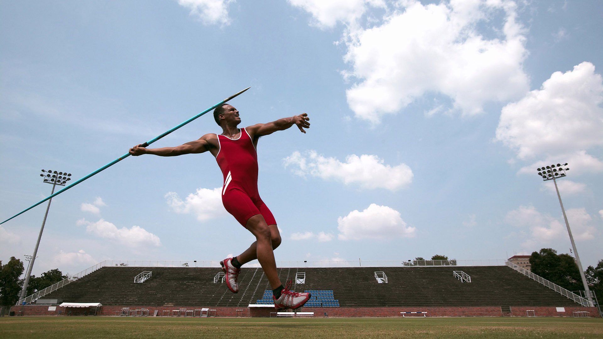 “成都滑轮赛场:谁将成为滑轮运动的新王者?”